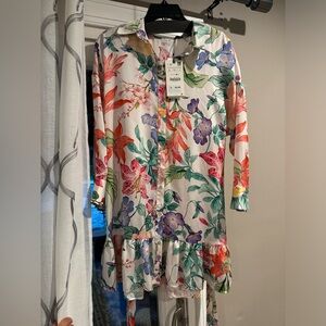 Zara floral dress size L, NWT, comes with belt